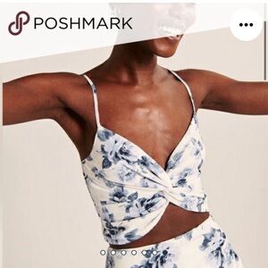🆕Abercrombie cropped floral tank- size XS